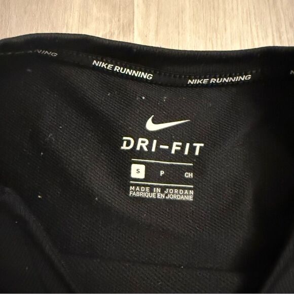 Nike Running DRI-FIT Element 3.0 Black Long Sleeve Crew Shirt Thumbholes Small - Picture 8 of 10